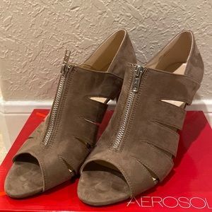 Aerosoles suede heels 9.5